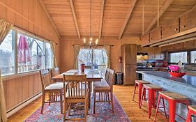 Lakefront Poconos Cottage - Deck, Fire Pit And Grill